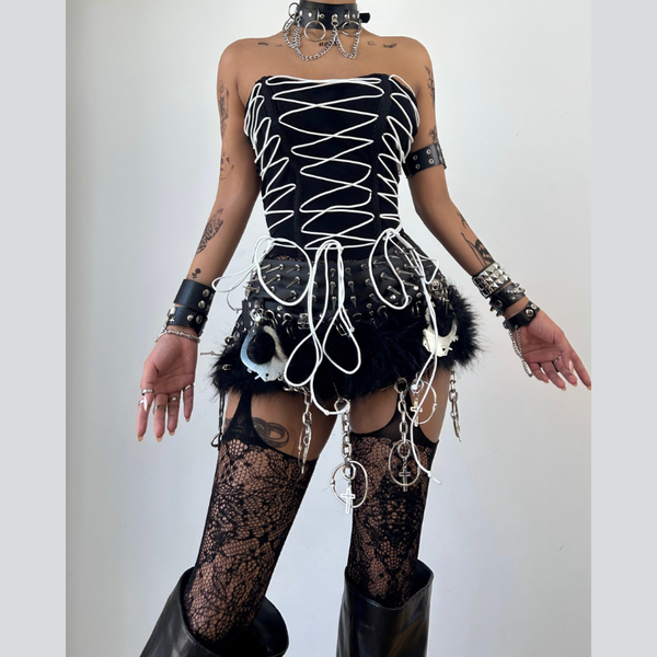 Self tie solid button backless crop top