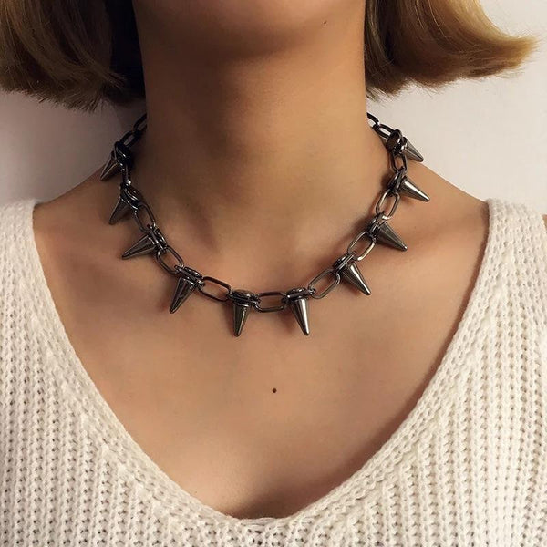 Rivet decor metal chain choker necklace