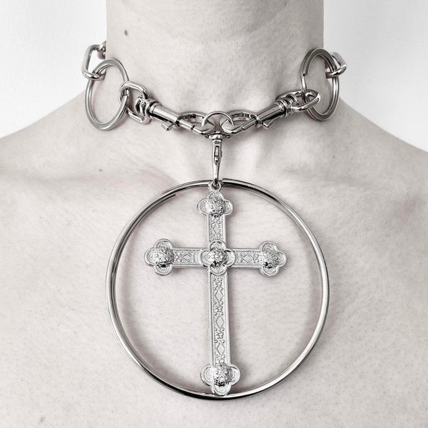 Cross pendant o ring choker necklace
