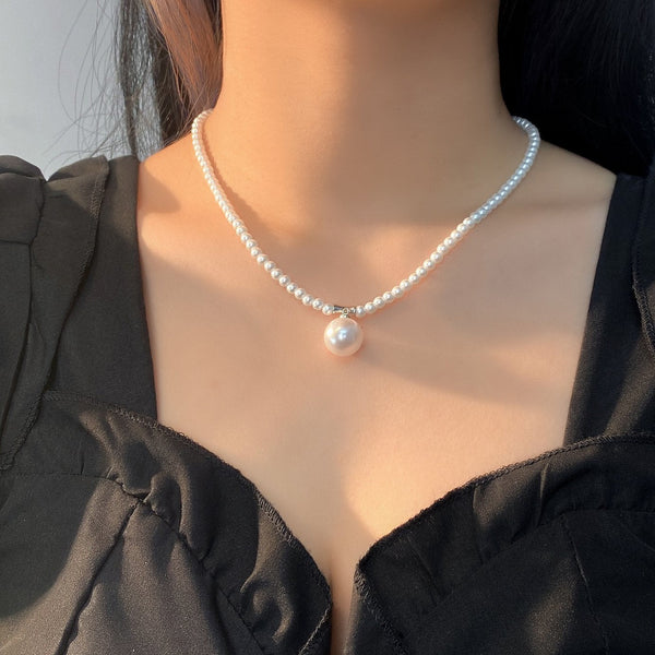 Faux pearl pendant beaded necklace