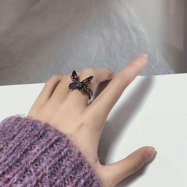 Anillo abierto de cadena con colgante de mariposa 